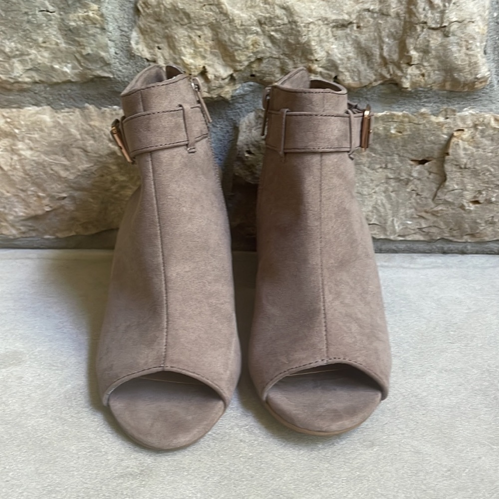 Open toe booties - Picture 2 of 7